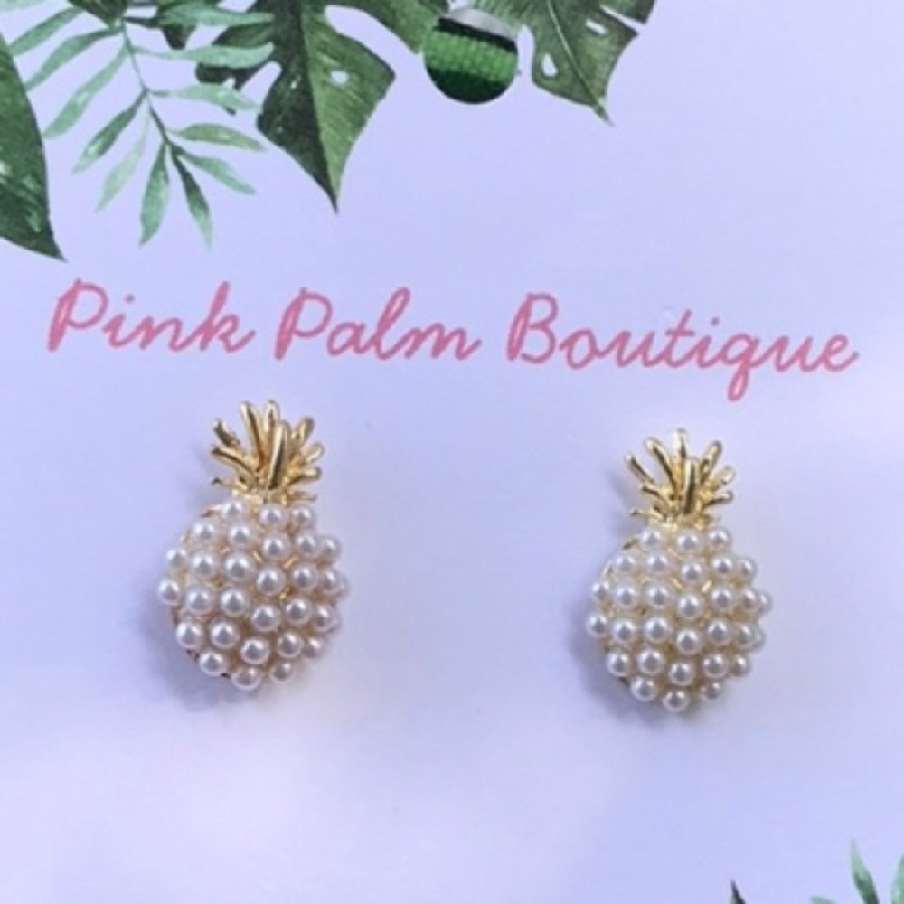 NWT Mini Delicate Pearl Gold Pineapple Stud Earrings